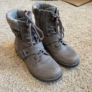 Gray Sweater Knit Cliff Boots